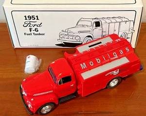 First Gear 1/34 Mobilgas Mobil 1951 F-6 Fuel Tanker Truck 29-1028 - Picture 1 of 2