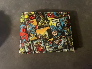 Avengers Bifold Wallet Bioworld Marvel NWOT - Picture 1 of 1