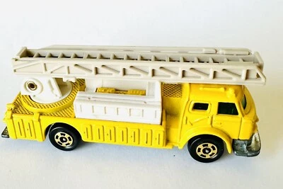 Camión de bomberos Tomica Ladder Chief 1978 vintage amarillo no. F33 Tomy S=1:143 Japón Foto 1 de 4