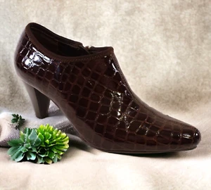 BOSTON DESIGN STUDIO Size 8 Ankle Bootie Faux Reptile Cone Heel Brown Zip Boho - Picture 1 of 13