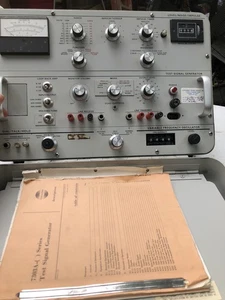 Signalgenerator Collins 7303A—6C - Bild 1 von 8
