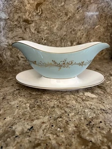 ROYAL DOULTON MELROSE GRAVY SAUCE BOAT ATTACHED UNDERPLATE. EUC - Picture 1 of 5