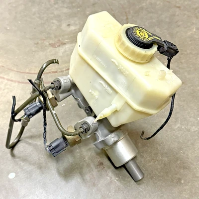 Cilindro de freno maestro OEM BMW E46 325i 330i con tanque de depósito M54 2001-2005 Foto 1 de 4