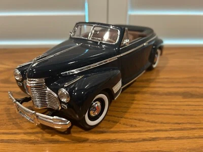 1941 CHEVROLET SPECIAL DELUXE CONVERTIBLE - 1/18 Scale by WELLY Dark Blue Color - Image 1 of 4