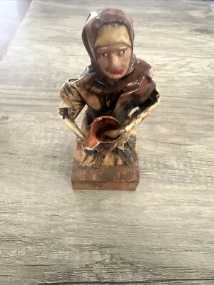 Escultura de papel maché estilo folcló mexicano vintage, cesta de transporte de mujer Foto 1 de 4