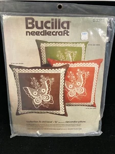 VINTAGE BUCILLA BUTTERFLIES & OLD LACE EMBROIDERY PILLOW KIT NIP GREEN 16" SQUAR - Picture 1 of 2