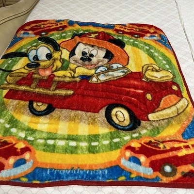 Cobertor de pelúcia Disney Providencia bebê Mickey e Pluto raro - Imagem 1 de 4