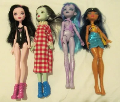 Mattel Monster High Used Lot of 4 Draculaura,  Frankie,Twyla, Skulltimate Cleo - Image 1 of 4