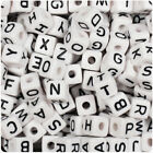 BeadTin blanc avec perles d'alphabet en plastique cube noir 10 mm (20 pièces) - lettres A-Z