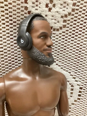 Кукла LeBron James Kenambassador наушники Beats 2025 Mattel Barbie фирменные HRM33 - Изображение 1 из 4