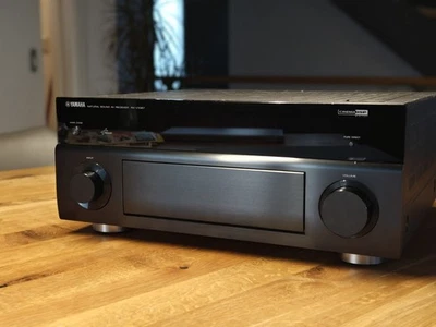 Yamaha RX-V1067 7.1 Receiver mit Fernbedienung und Einmessmikrofon - Bild 1 von 4