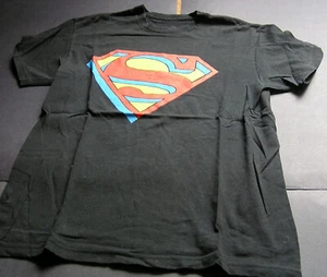 pre-own t - Medium - Super Man Emblem - Picture 1 of 2