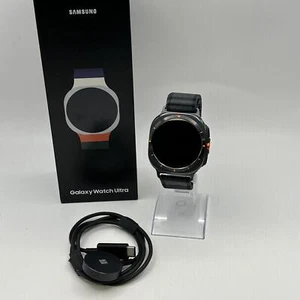 Samsung Galaxy Watch Ultra 47mm szary tytan z szarym paskiem szlakowym (LTE)- bardzo dobry - Zdjęcie 1 z 5
