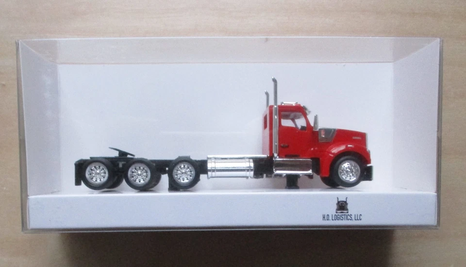 Mini plástico Kenworth W990 rojo cabina de 3 ejes 1/87 HO Logistics 990082 4" Foto 1 de 1