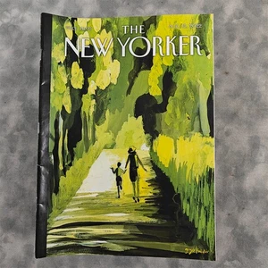 The New Yorker Magazine August 15, 2022 Single Issue Green Path Cover VG - Picture 1 of 1