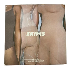 Skims Body Damen XS Sienna Seamless Sculpt Trägerlos Tanga Shapewear - Bild 1 von 9