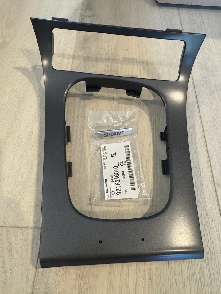 2005-2009 Subaru Legacy GT Outback moldura de câmbio com emblema de unidade SI - Imagem 1 de 1