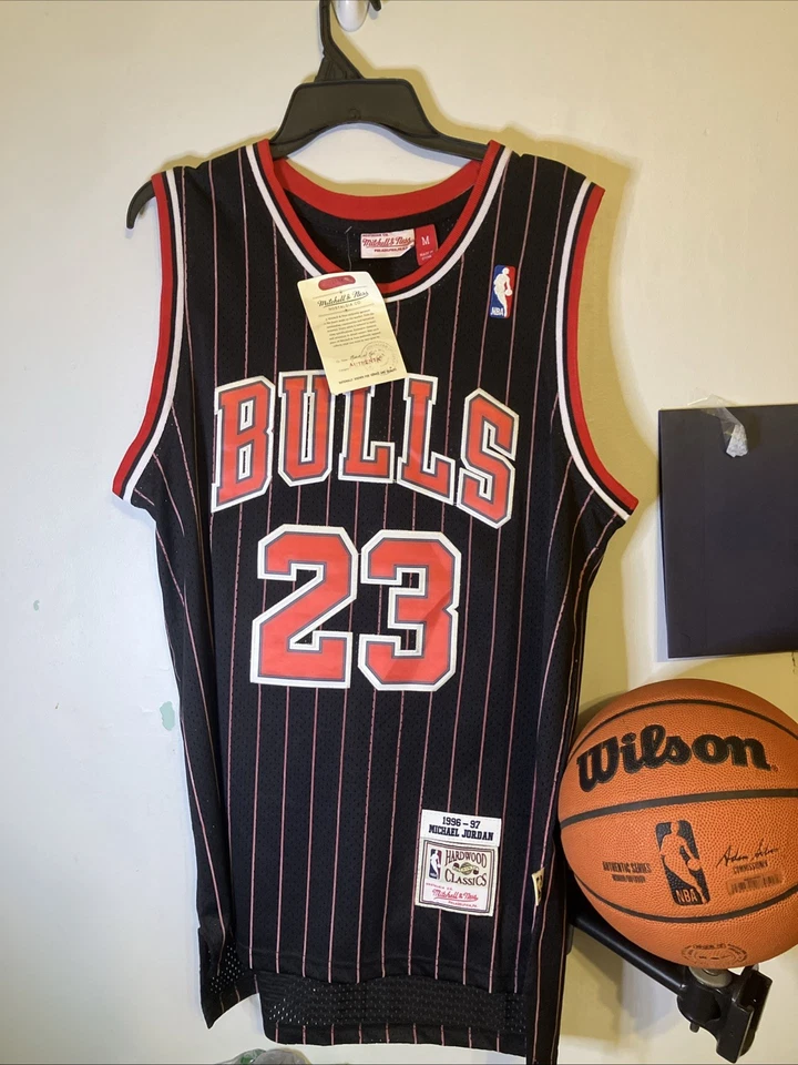Michael Jordan Chicago Bulls Jersey Mitchell & Ness 1996-97 Hardwood Classics 40 - Image 1 of 4