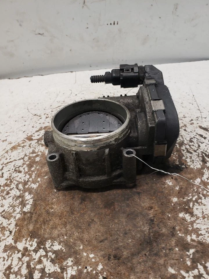 Cuerpo del acelerador 3,0 L 6 cilindros compatible con BMW 328i 1394942 07-13 Foto 1 de 4