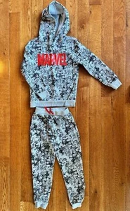 MARVEL Boys Sweatsuit Size 6 - Picture 1 of 4