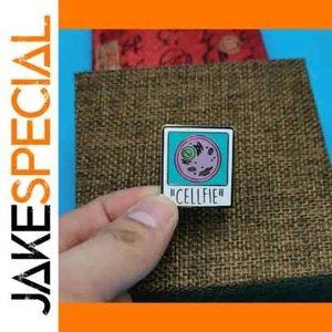 Cellfie Biologist Science Nerd Enamel Lapel Pin - Imagen 1 de 7
