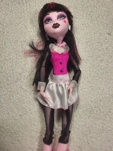 Monster High Mattel 2009 First Wave Draculaura Doll  - Picture 1 of 9