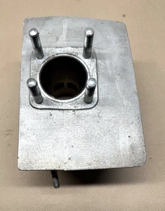 Cilindro izquierdo Suzuki GT380 Sebring 1973 primer diámetro # 11220-33001 - Imagen 1 de 12