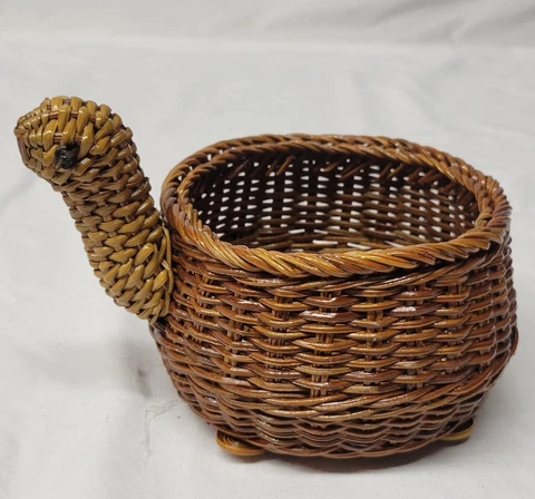 Vtg Wicker Turtle Shaped Planter/ Storage Basket 4" inner Diameter Pot tortoise Cover