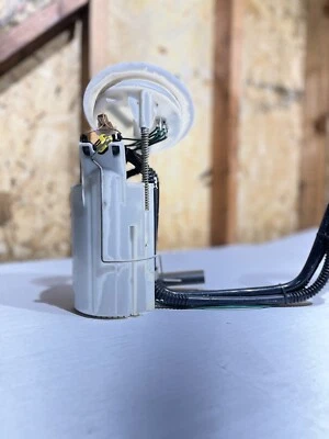 Bomba de combustible y transmisor OEM 2008 2009 2010 BMW 535I Foto 1 de 4