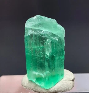 40 cts Hiddenit grüner Kunzit Kristall aus Afghanistan - Bild 1 von 3