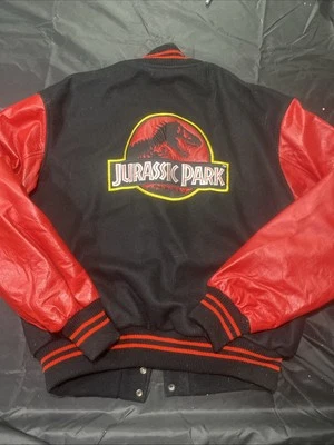 Chaqueta Universitaria Parque Jurásico 1992 De Colección Cuero XL NUNCA USADA Bordada Foto 1 de 4