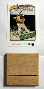 Rickey Henderson 1980 Topps #482 Rookie RC R&N reimpresión de porcelana con soporte - Imagen 1 de 2