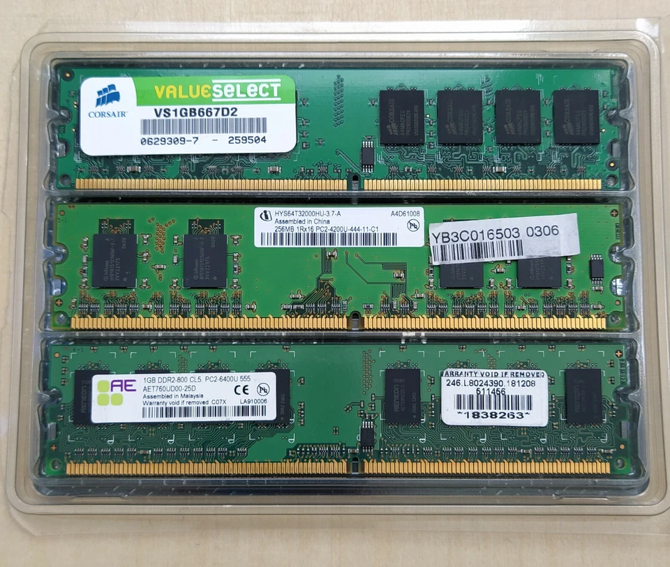 2 GB Infineon DDR2 RAM PC2-6400 und PC2-5300, 2x 1 GB + 256 MB DDR2 RAM PC2-4200 - Bild 1 von 1