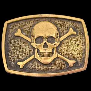 Fibbia per cintura vintage in ottone massiccio teschio e ossa incrociate Jolly Roger BTS anni 70 - Foto 1 di 3