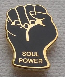 Pin insignia esmaltada Northern Soul Fist Soul Power negro y dorado - Imagen 1 de 2