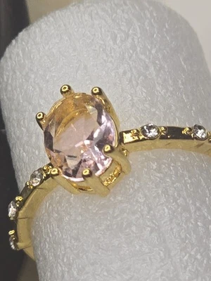 Anillo de circonitas sintéticas ovaladas chapado en oro de 14 K talla 8 con piedras acento  Foto 1 de 4