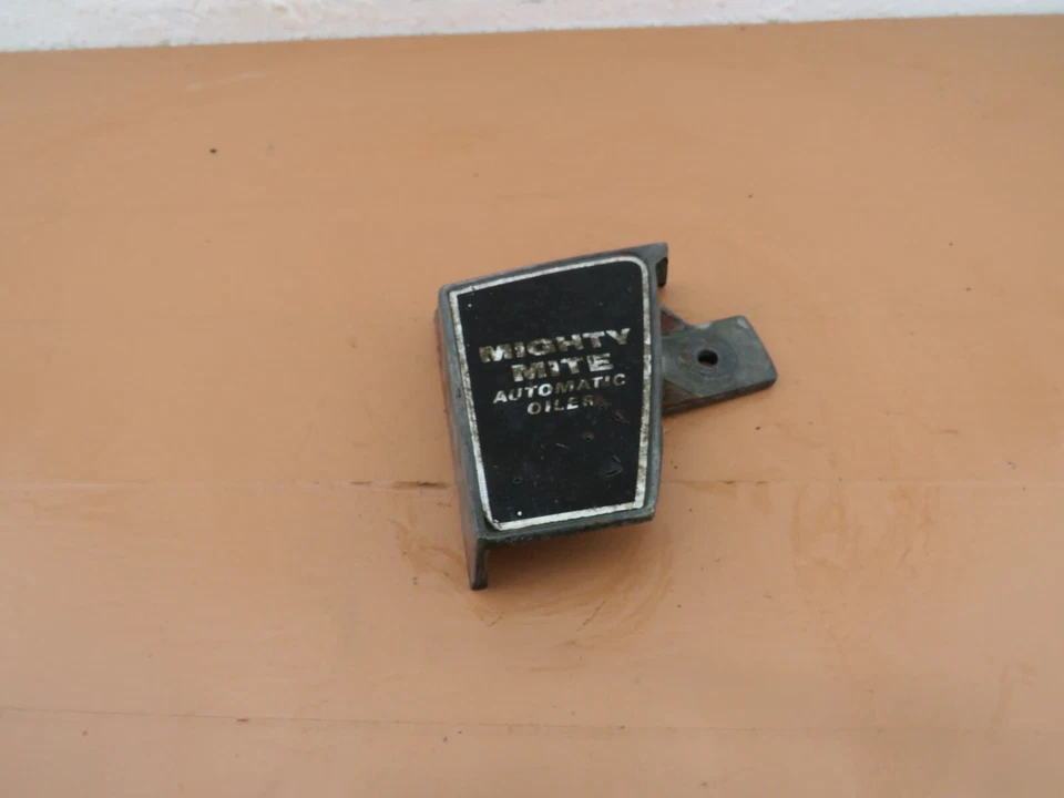 Remington Mighty Mite Chainsaw OEM Clutch Cover - Image 1 of 4