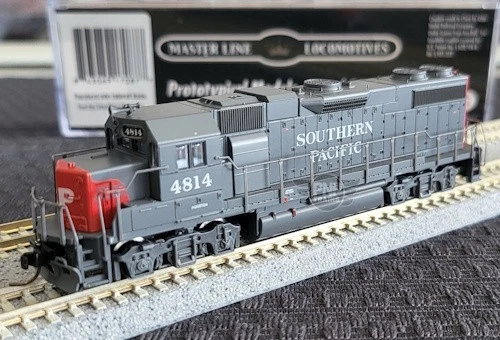 N Atlas 40004828 Silver GP38-2 PH II Southern Pacific "Houston" Rd# 4814 - Image 1 of 1