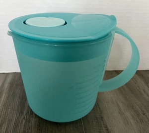 Tupperware Turquoise Rock N Serve Vented Pitcher With Lid 1 Liter 3950A-2 - Picture 1 of 6