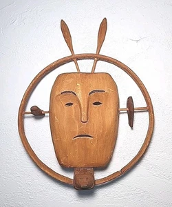 Máscara de madera esquimal indígena yupik tallada a mano firmada colgador de pared vintage -ee - Imagen 1 de 23
