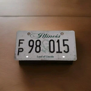 Expired Illinois Fleet License Plate FP98015 Land Of Lincoln Man Cave Decor Pub - Picture 1 of 2