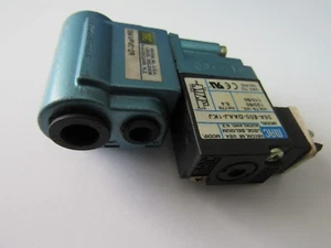 MAC 35A-E00-DAAJ-1KJ VALVE W/ MAC 35AMPMO12R - Picture 1 of 5