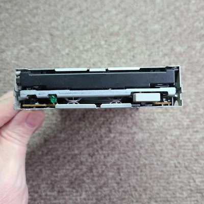 Unidad de disquete Alps Electric Co DF354N 064C 3,5" 1,44 MB puerta negra sin bisel Foto 1 de 4