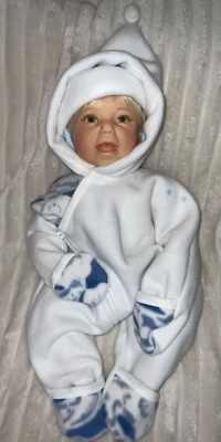 "Muñeca de colección bebé polar traje de nieve con sombrero blanco azul copo de nieve 18-22"" muñecas A16" Foto 1 de 3