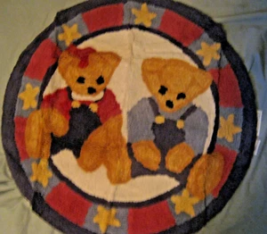 Neu mit Etikett Blue Jean Bear Kinderzimmerteppich 27 Zoll - passt zu Krippenset - runde Federn Baby - Bild 1 von 7