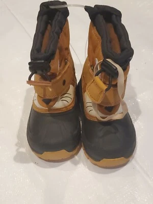 Botas color tostado Cat And Jack Bernardo Fox Wolf para niños pequeños con cierre de correa talla 4  Foto 1 de 4