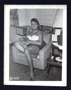 Foto de Adulto 4x5 De Colección, Hermosa Pin-up Pelo Oscuro Niña, Tetas Grandes, Riesgo - Imagen 1 de 2