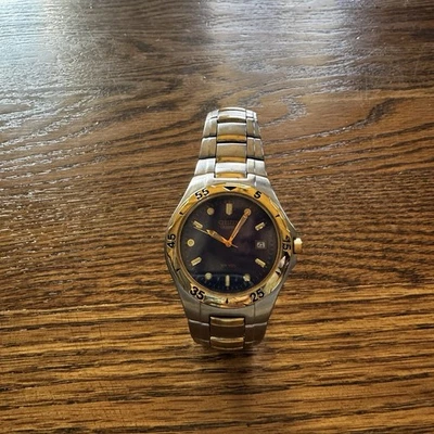 Relógio Citizen quartzo 1112-S68334 mostrador azul 40mm prata e ouro - Nova bateria - Imagem 1 de 4