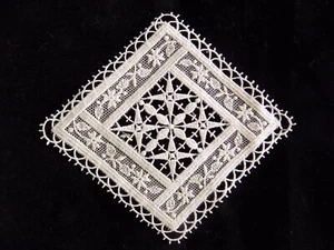 INSERTO PIZZO MACRAME' E RICAMO SU TULLE APPLICAZIONE AVORIO QUADRATO - Picture 1 of 1