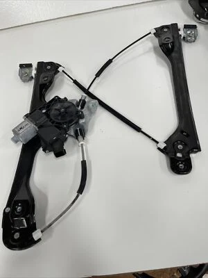 2013-19 CADILLAC ATS FRONT DOOR WINDOW REGULATOR W/ MOTOR RIGHT PASSENGER OEM - Image 1 of 3